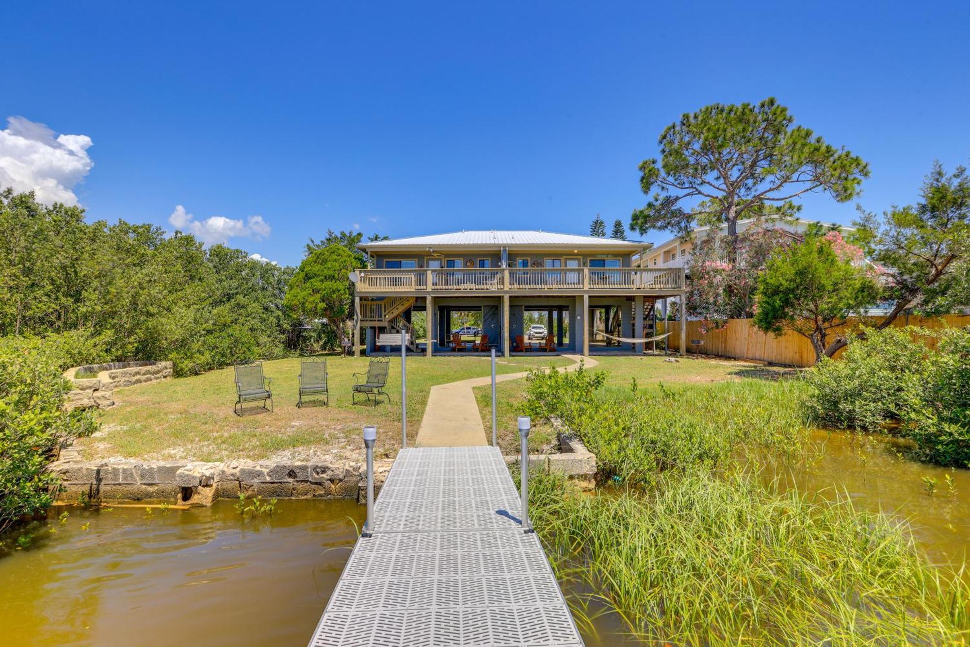 Waterfront Cedar Key Duplex Home Grill And Dock! Exterior photo