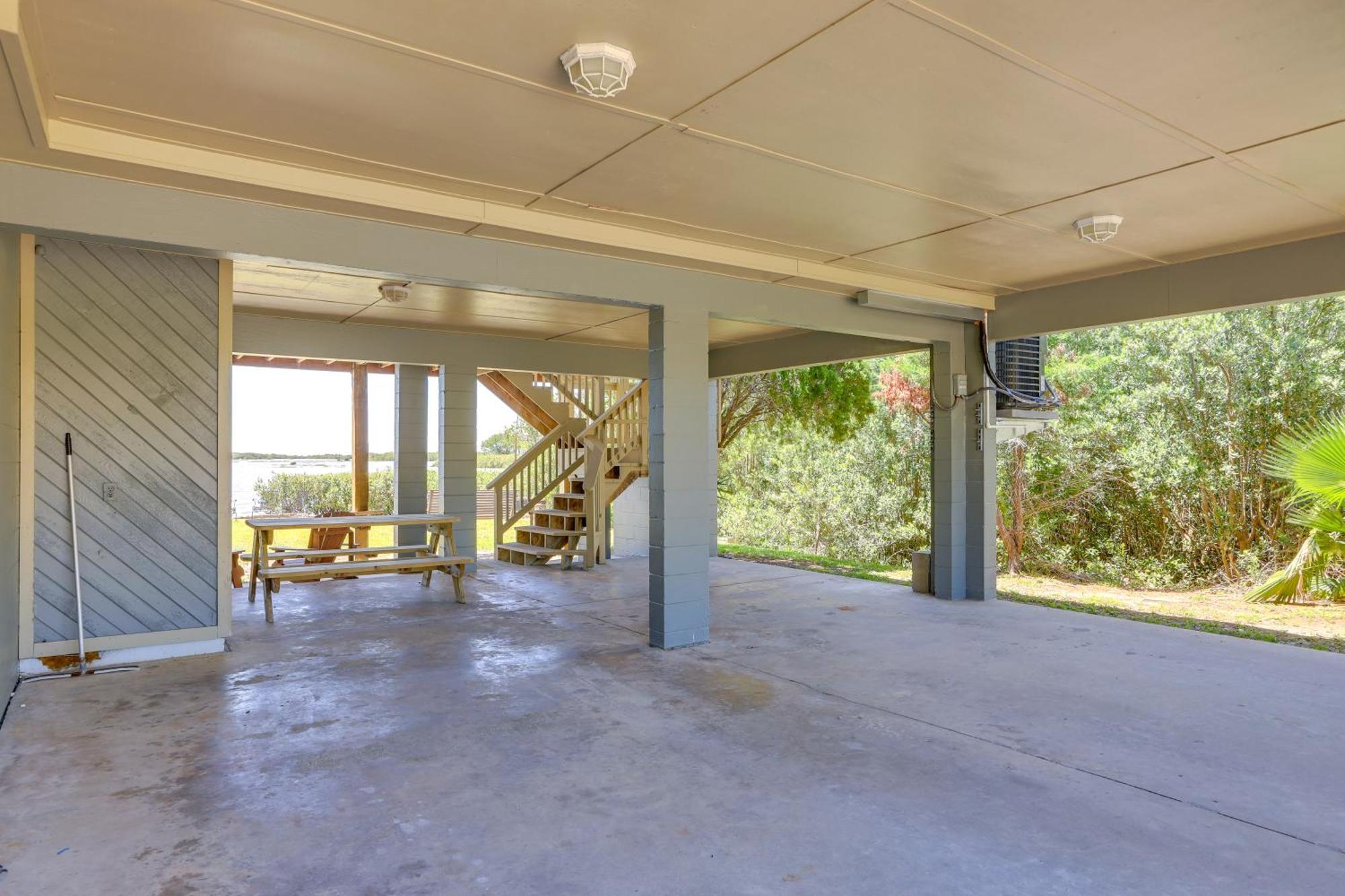 Waterfront Cedar Key Duplex Home Grill And Dock! Exterior photo